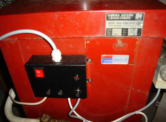 nowy układ zabezpieczeń zamontowany w kotle gazowym KZ-4G z 1986 roku